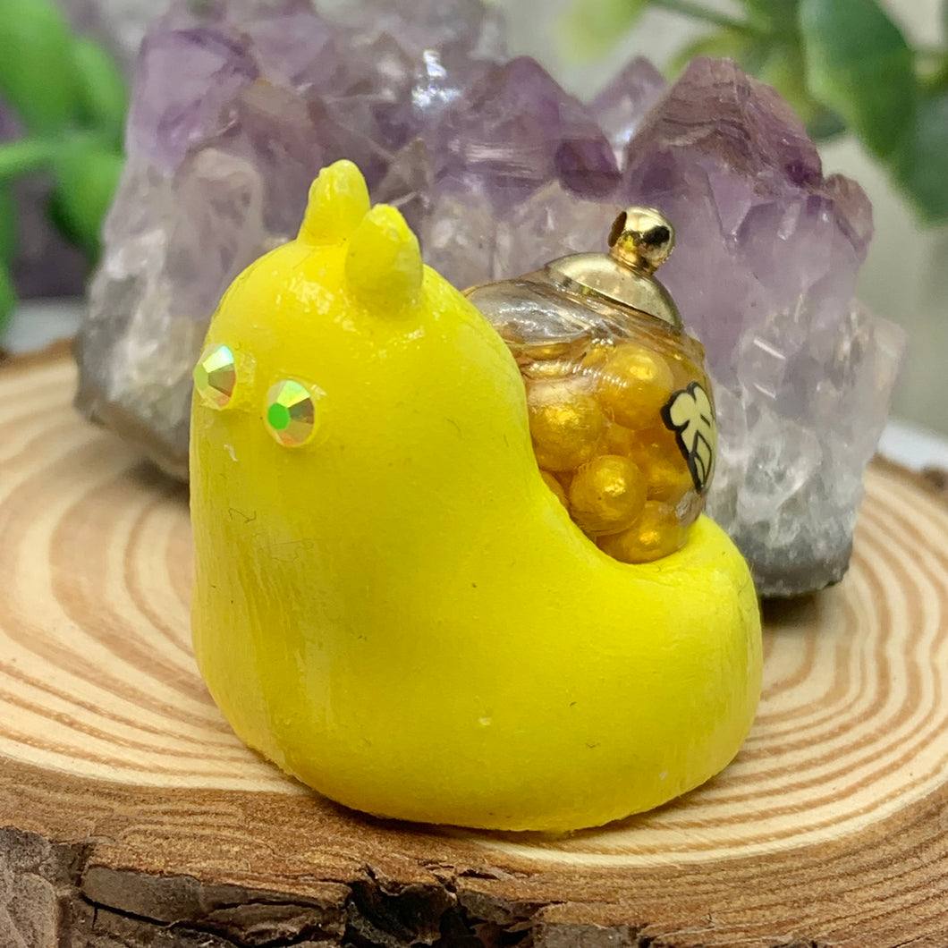 Yellow Bee Hive Mini Snail Globe